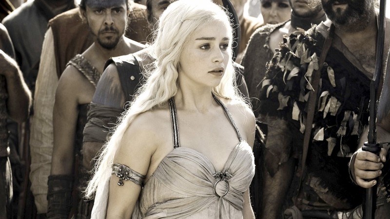 02-emilia_clarke_daenerys_targaryen-1920x1080