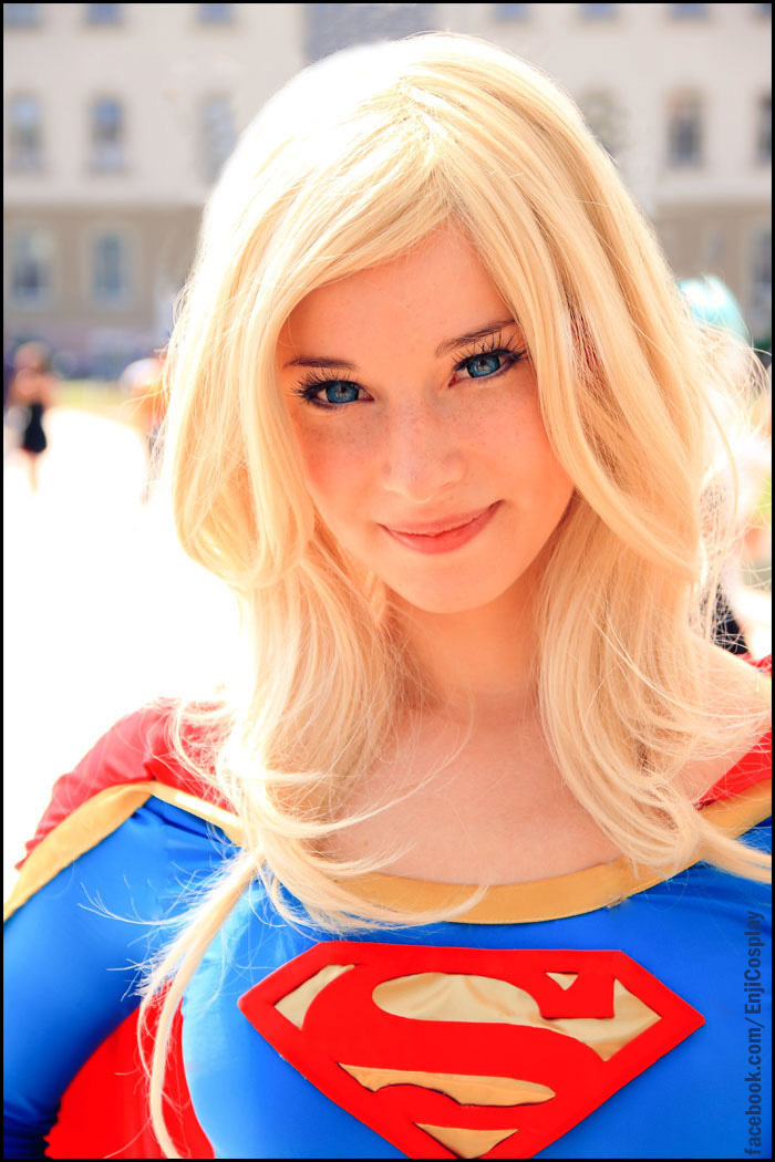 supergirl cosplays (9)