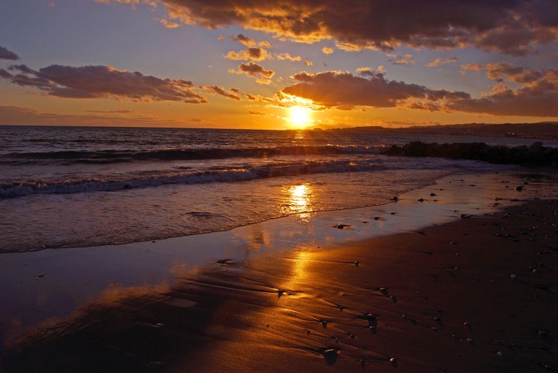 playa-atardecer-mediterraneo-sol-foto