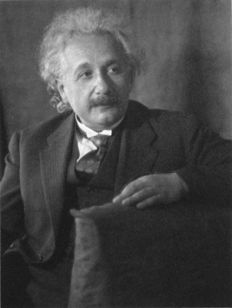 Albert-Einstein (2)