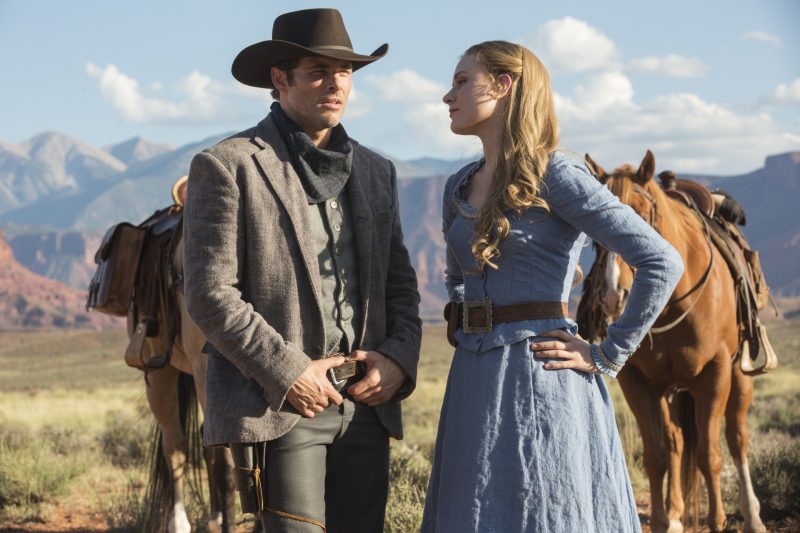 Dolores (Evan Rachel Wood) y Teddy (James Marsden) en la serie de Westworld, HBO