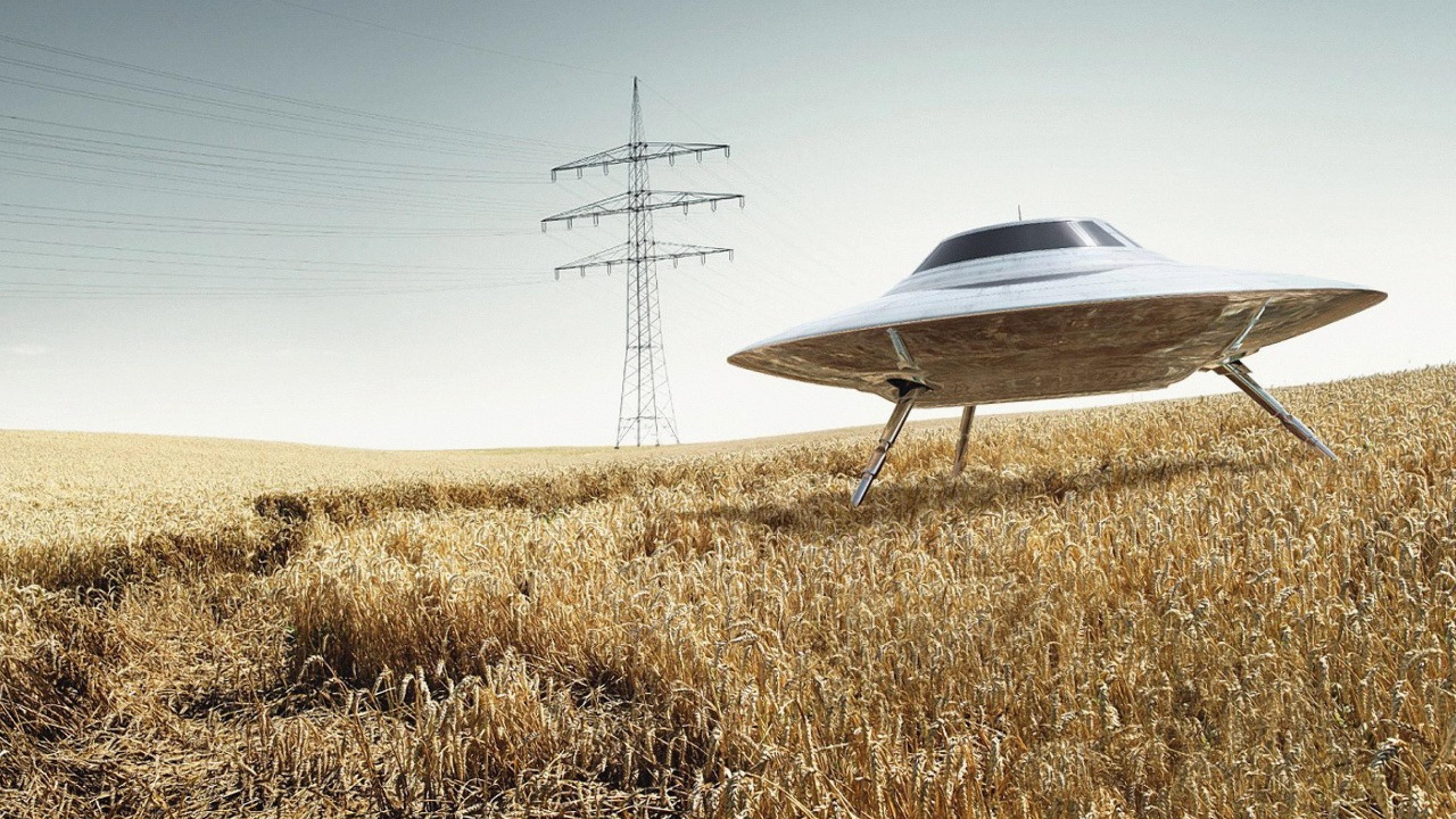 Тарелка летит. UFO 60s. Летающая тарелка. Инопланетная тарелка. Летающая тарелка на земле.
