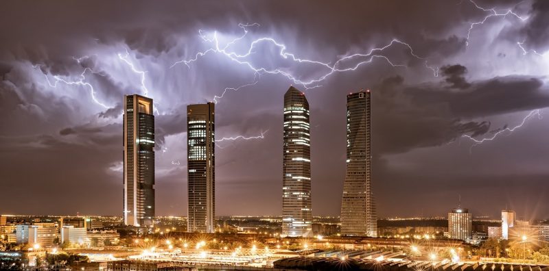 Foto de Madrid y rascacielos con rayos