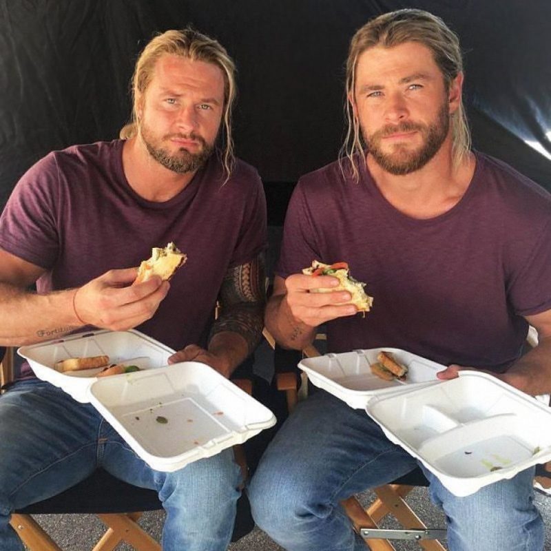 Chris Hemsworth con su doble australiano Bobby Holland