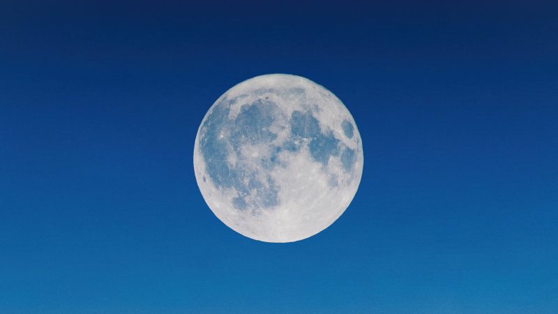 Fondo Azul de la Luna, Moon
