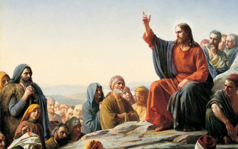 Jesús entre multitud
