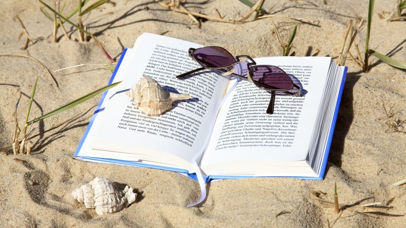 Libros en la playa wallpaper