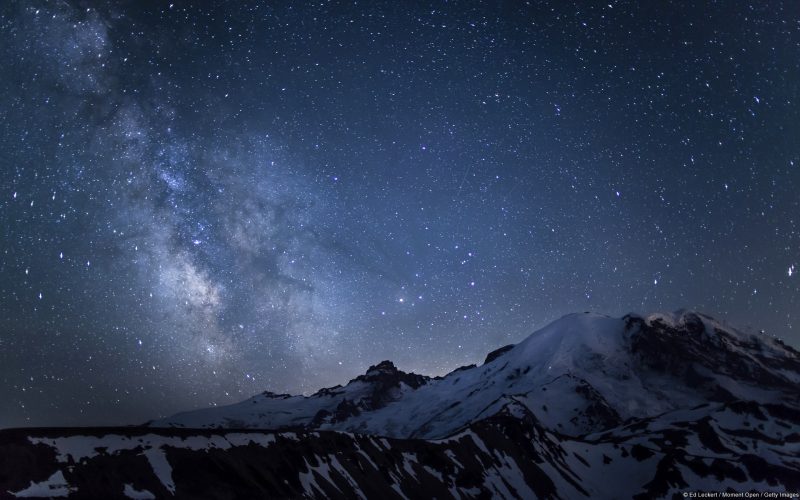 Via Lactea sobre el Monte Rainier Washington Estados Unidos