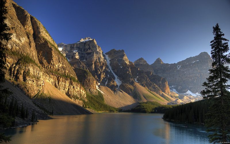 Atardecer en el lago Moraine Banff Alberta Canadá