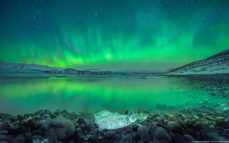 Aurora boreal sobre Jokulsarlon Islandia