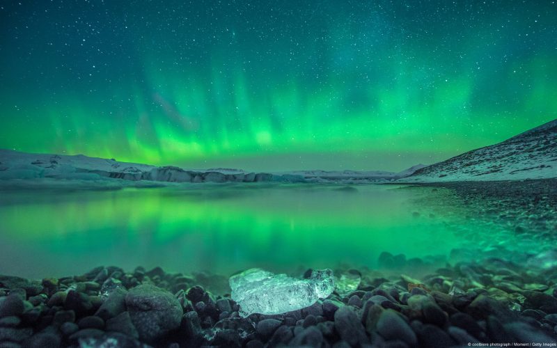 Aurora boreal sobre Jokulsarlon Islandia