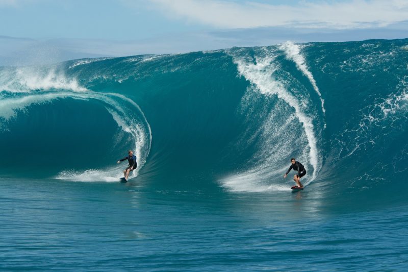 Surfistas en el agua