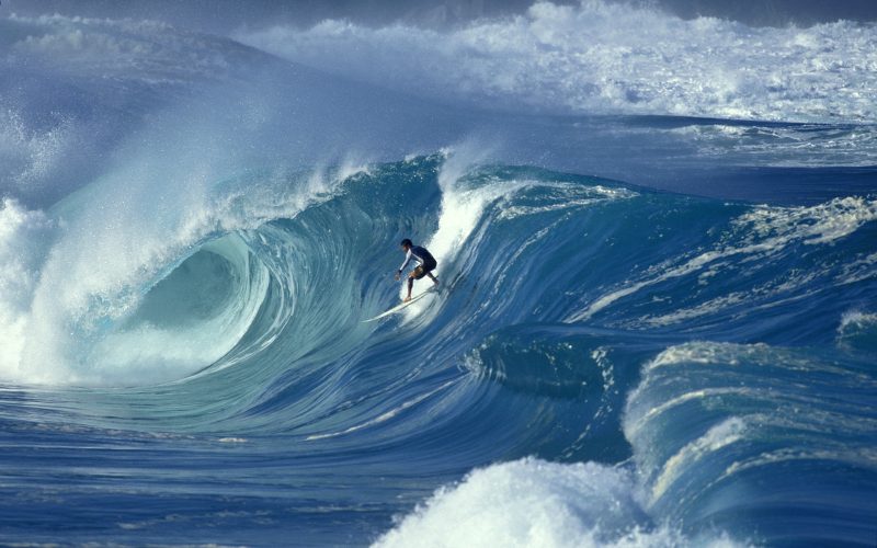 Surfeando una ola gigante