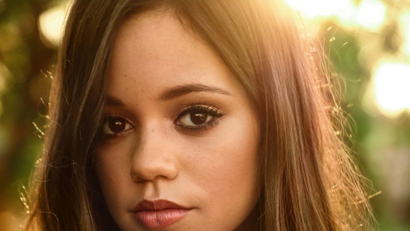 actriz jenna ortega wallpapers gratis